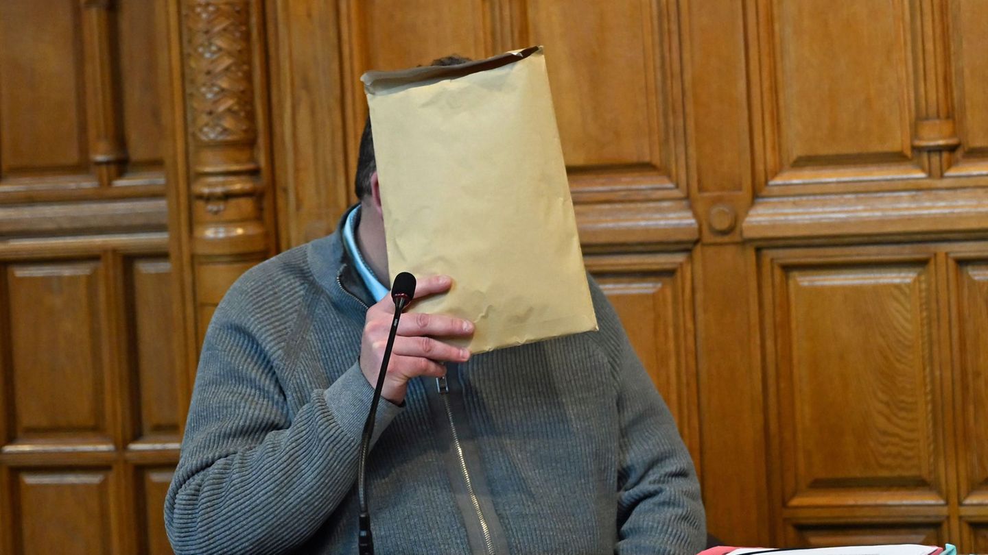 Der Angeklagte soll seine Familie mit einem Lügengeflecht jahrelang gequält haben. Foto: Shireen Broszies/dpa