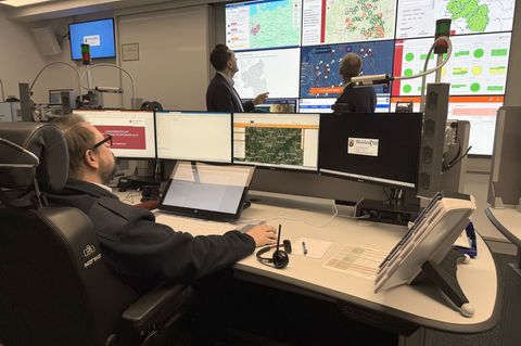 Die Spinne im Netz - im neuen Landesamt für Brand- und Katastrophenschutz in Koblenz sollen die Fäden bei Lagen zusammenlaufen.