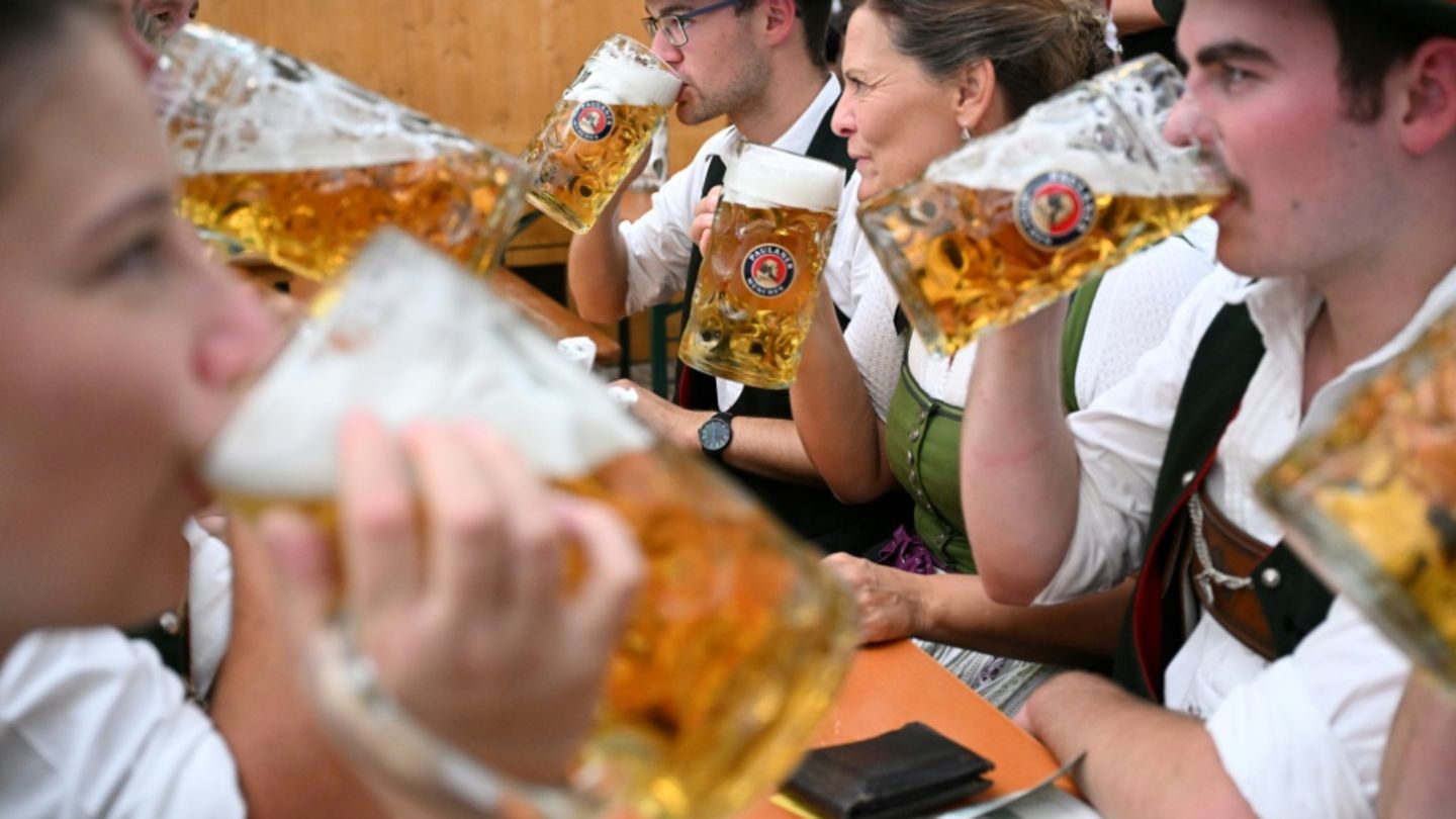Besucher des Oktoberfests 2023