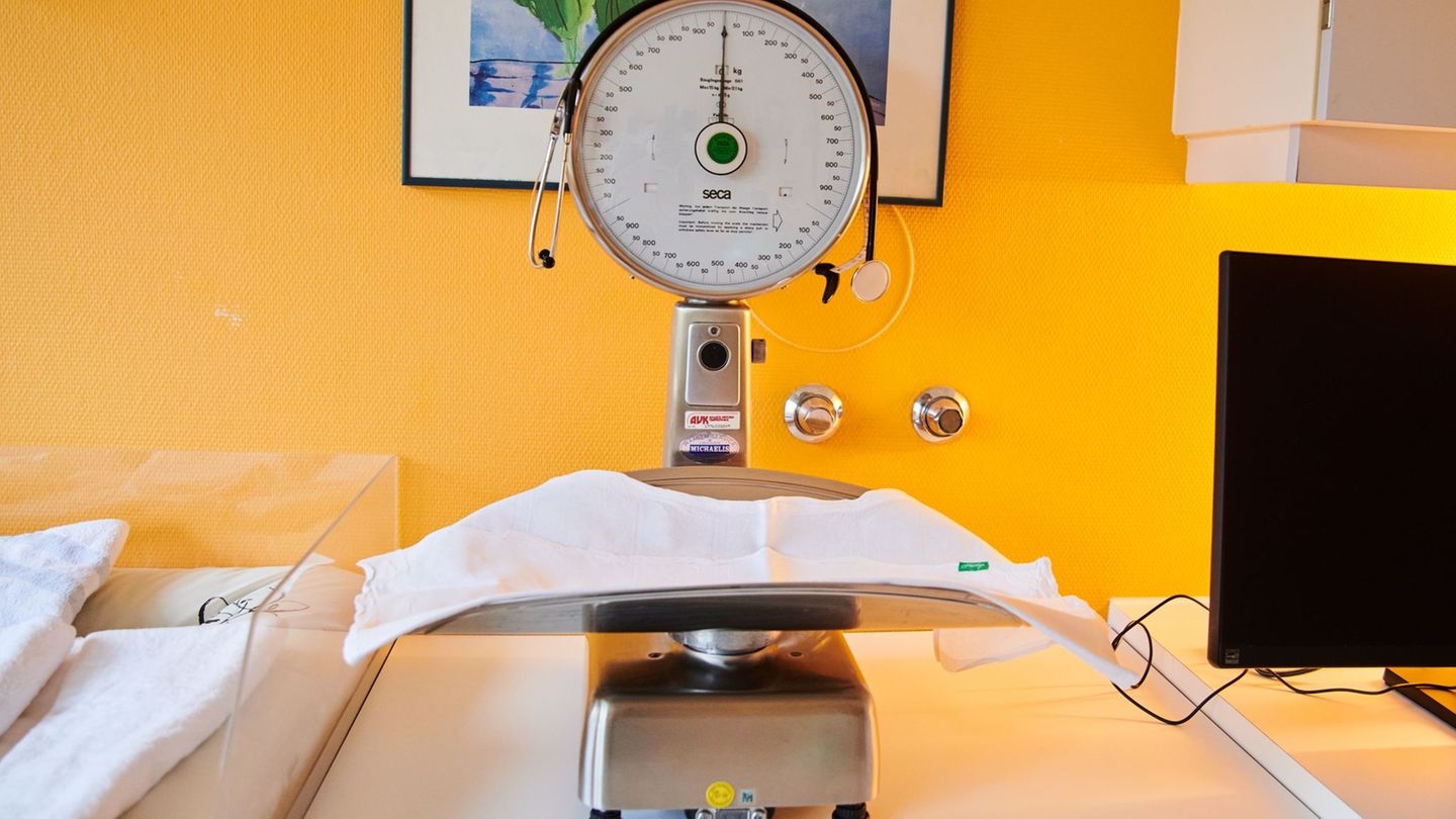 Geburtstag und Babyglück am selben Tag. (Symbolbild) Foto: Annette Riedl/dpa