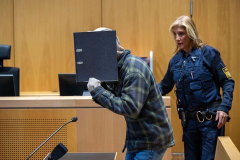 Zu Beginn des Prozesses sagte der Angeklagte nichts zu den Vorwürfen. Foto: Stefan Puchner/dpa