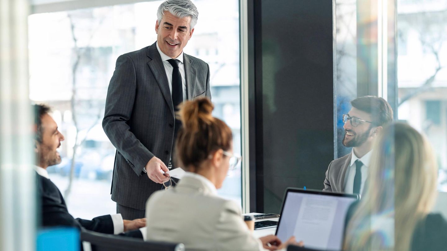 General Manager mit seinem Team