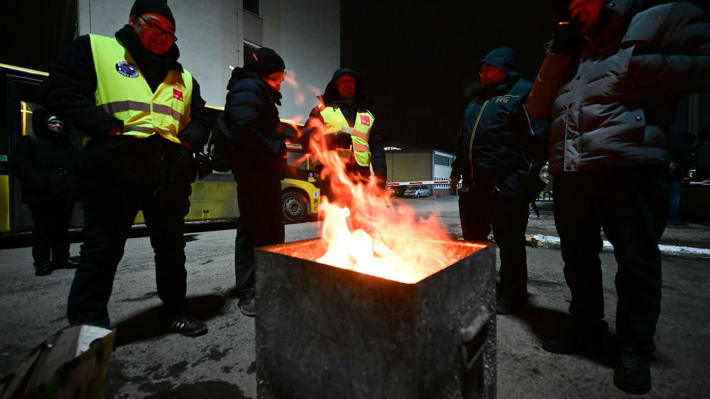 Aus Sicht der Streikleitung lief der Warnstreik in Berlin erfolgreich. Foto: Sebastian Christoph Gollnow/dpa