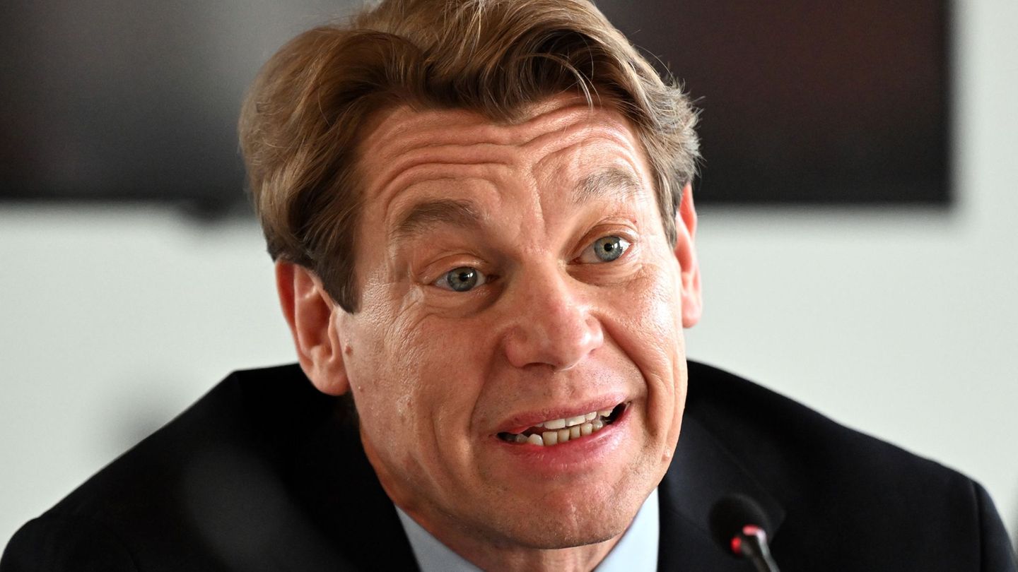 Dirk Käsbach hofft auf einen sicheren Karneval in Köln. Foto: Federico Gambarini/dpa