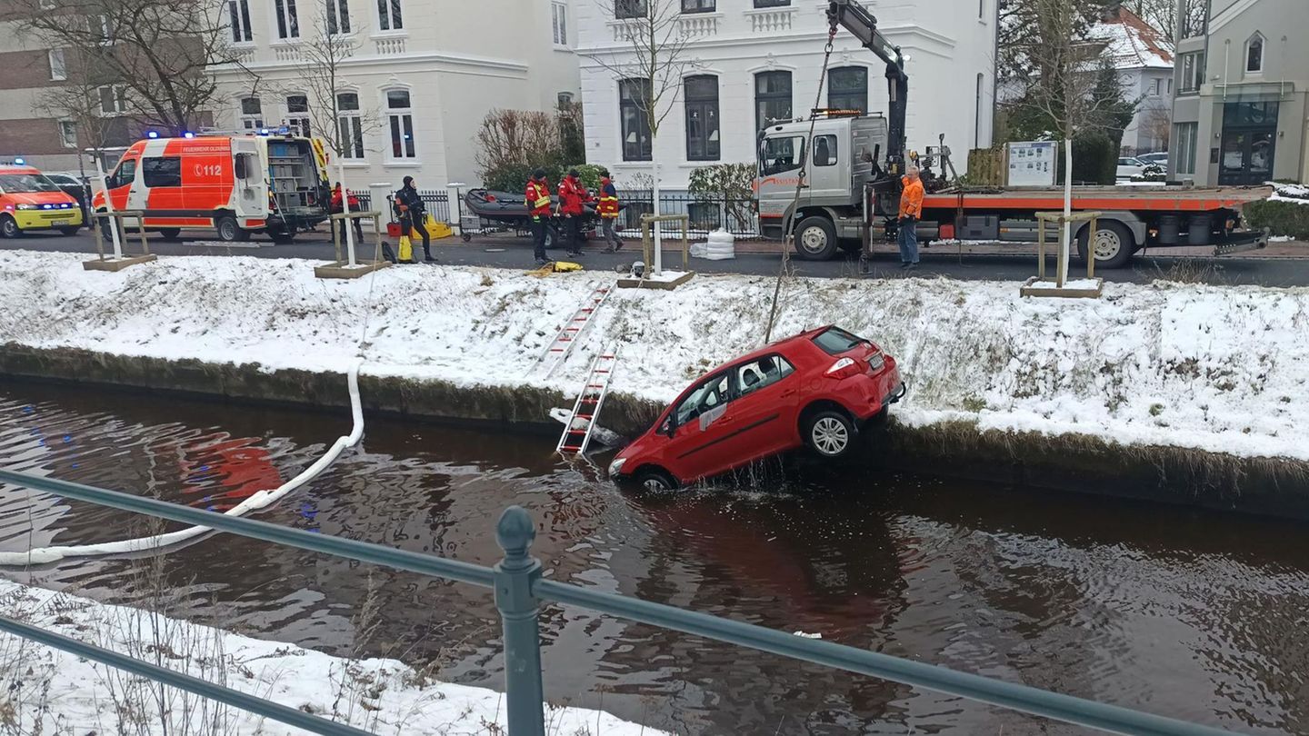 Der Ersthelfer sprang laut Polizei in den Fluss, um den Senior aus dem Auto zu retten. Foto: -/Nord-West-Media TV/dpa