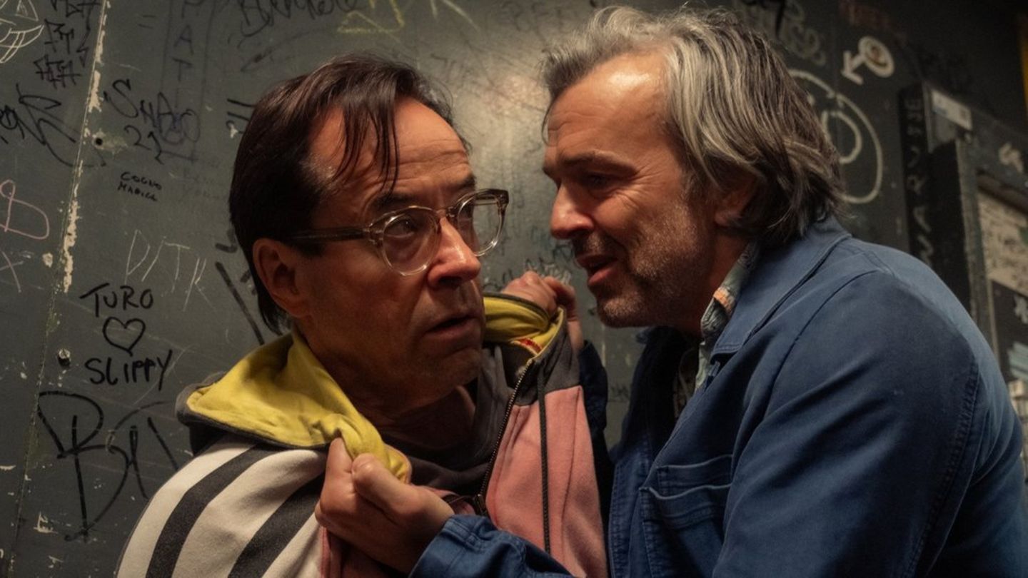 "Der schwarze Schwan": Vernau (Jan Josef Liefers) wird von Orion (Alexander Wipprecht) angegriffen.