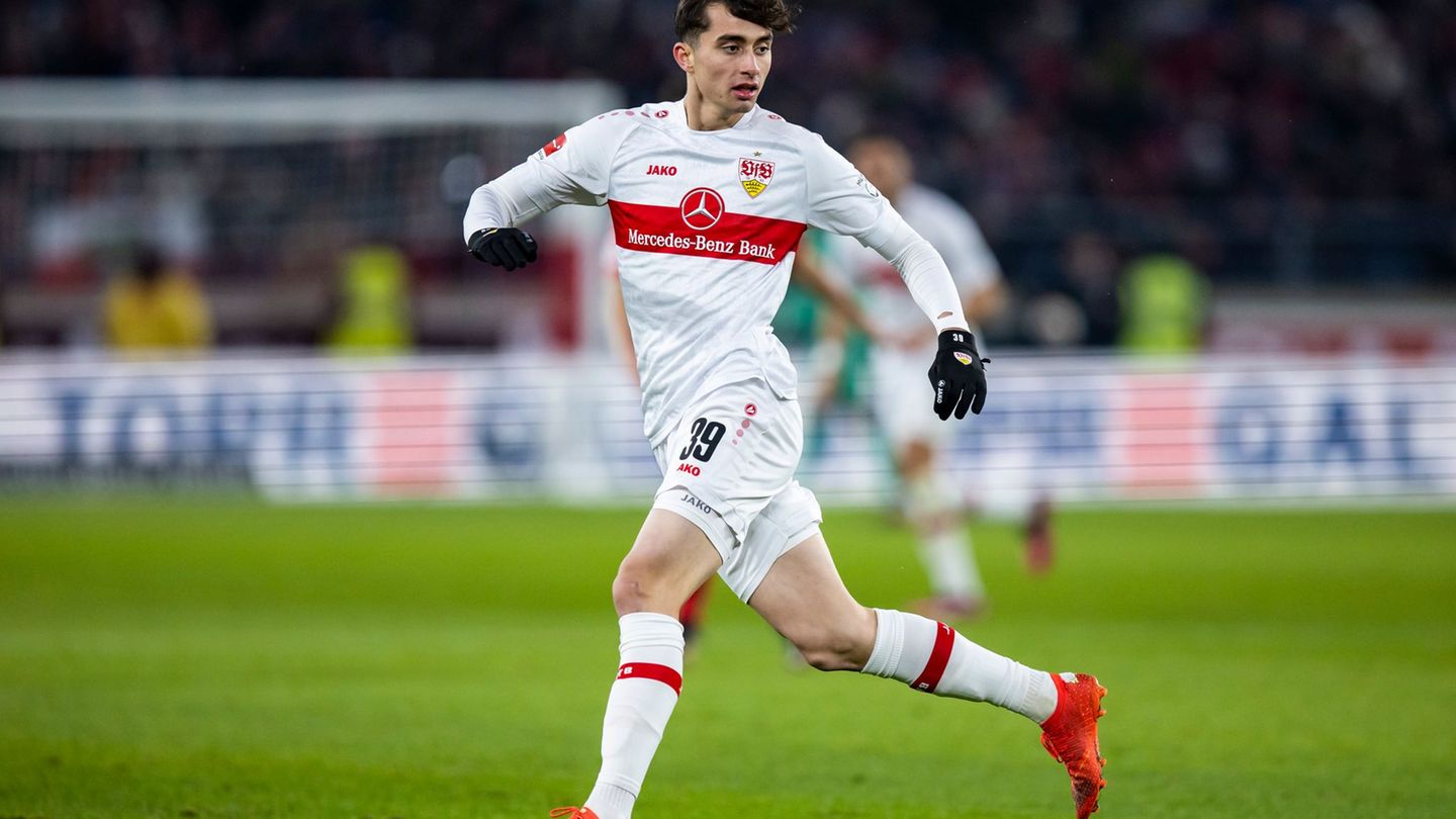 Stürmer Thomas Kastanaras wechselt aus Stuttgart nach Augsburg. (Archivbild) Foto: Tom Weller/dpa