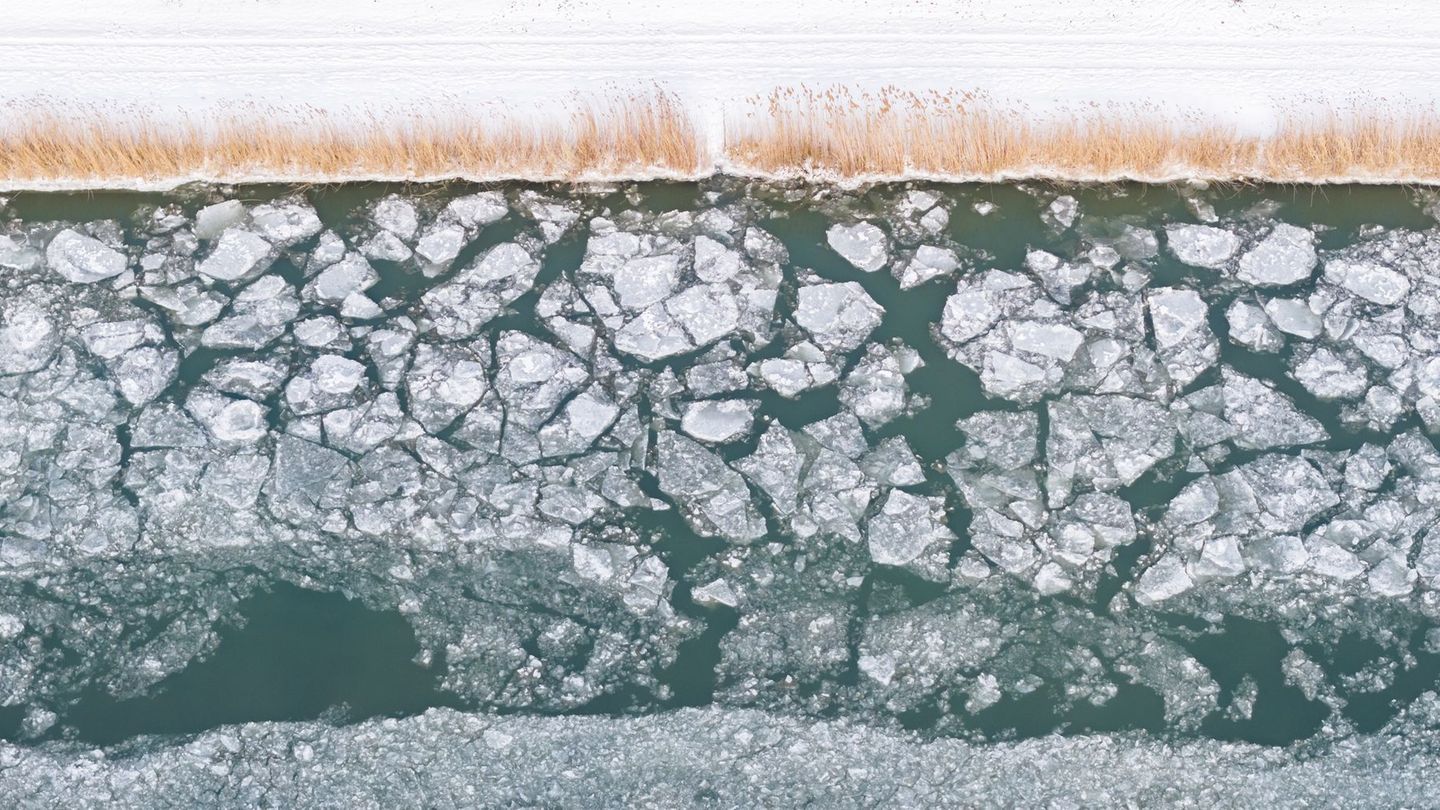 Eisige Temperaturen halten den Nordwesten im Griff. Foto: Julian Stratenschulte/dpa