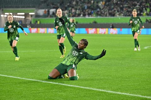 Jubel in Grün: Wolfsburgs Lineth Beerensteyn machte gegen den 1. FC Köln den Unterschied. (Archivbild) Foto: Swen Pförtner/dpa