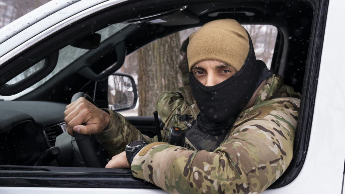 Ein maskierter US-Bundesbediensteter in Minneapolis