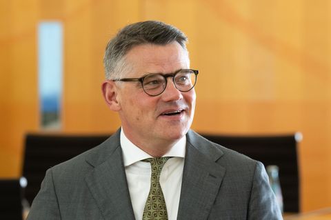 Hessens Ministerpräsident Boris Rhein (CDU) äußert sich laut Tagesordnung in der zweiten Lesung des Haushalts 2026 im Landtag. (