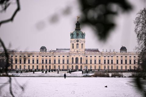 In Berlin ist es weiter frostig kalt. Foto: Britta Pedersen/dpa