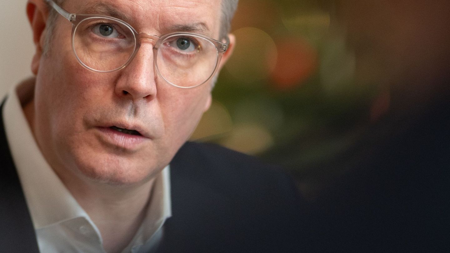 Der Vorstoß für eine Streichung der Zahnarzt-Leistungen für Kassenpatienten führt nach Ansicht des rheinland-pfälzischen Ministe