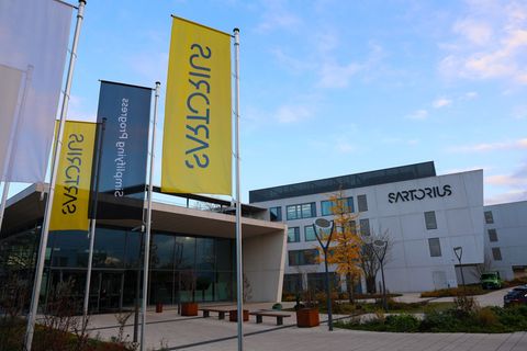 Der Labor- und Pharmazulieferer Sartorius will weiter wachsen. (Archivbild) Foto: Stefan Rampfel/dpa