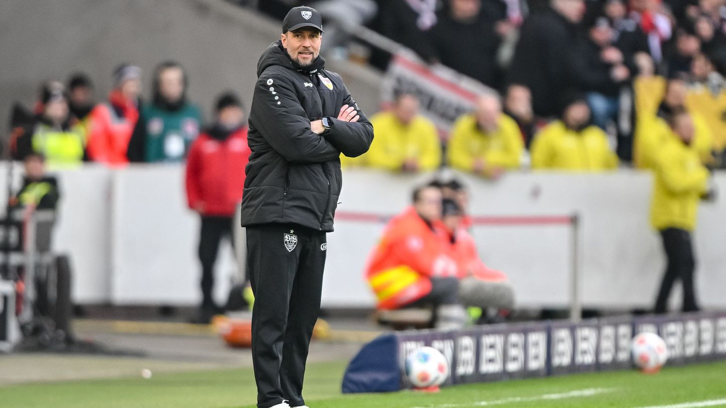 Der VfB und Trainer Sebastian Hoeneß sind im Pokal in Kiel zu Gast. Foto: Harry Langer/dpa