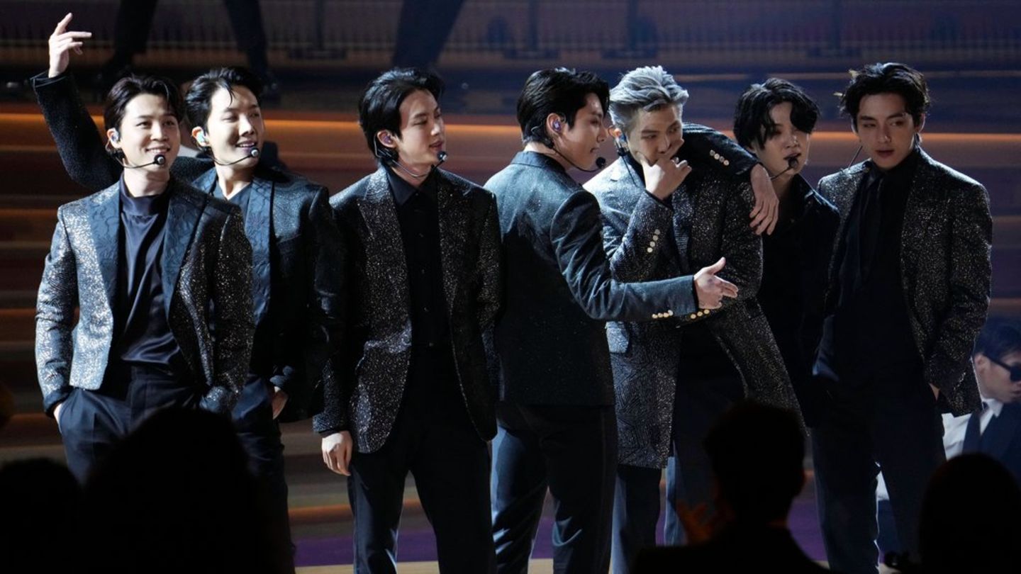 BTS standen 2022 zuletzt alle gemeinsam auf der Bühne, hier bei den Grammy Awards.