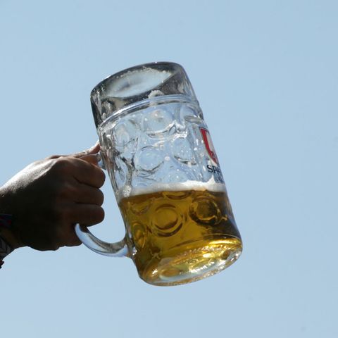 Steigenden Bierpreisen will der Präsident des Bayerischen Brauerbundes durch Eintrittspreise für das Oktoberfest begegnen.