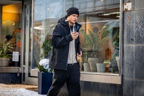 Marius Borg Hoiby auf dem Gehweg in Oslo, auf dem Weg zu seinen Anwälten