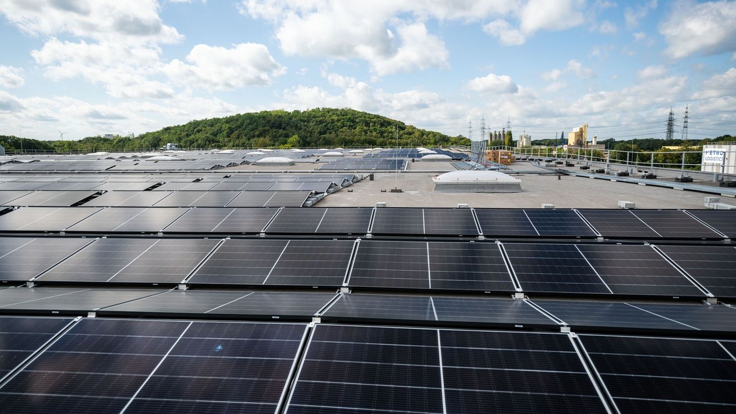 Der Solarboom hat sich 2025 auch in NRW etwas abgeschwächt: Es wurden weniger Anlagen gebaut als noch im Vorjahr. (Symbolbild) F