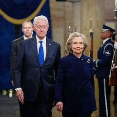 Die Anwälte der Clintons sagen, das Ehepaar sei bereit, zu einvernehmlich vereinbarten Terminen persönlich unter Eid auszusagen.