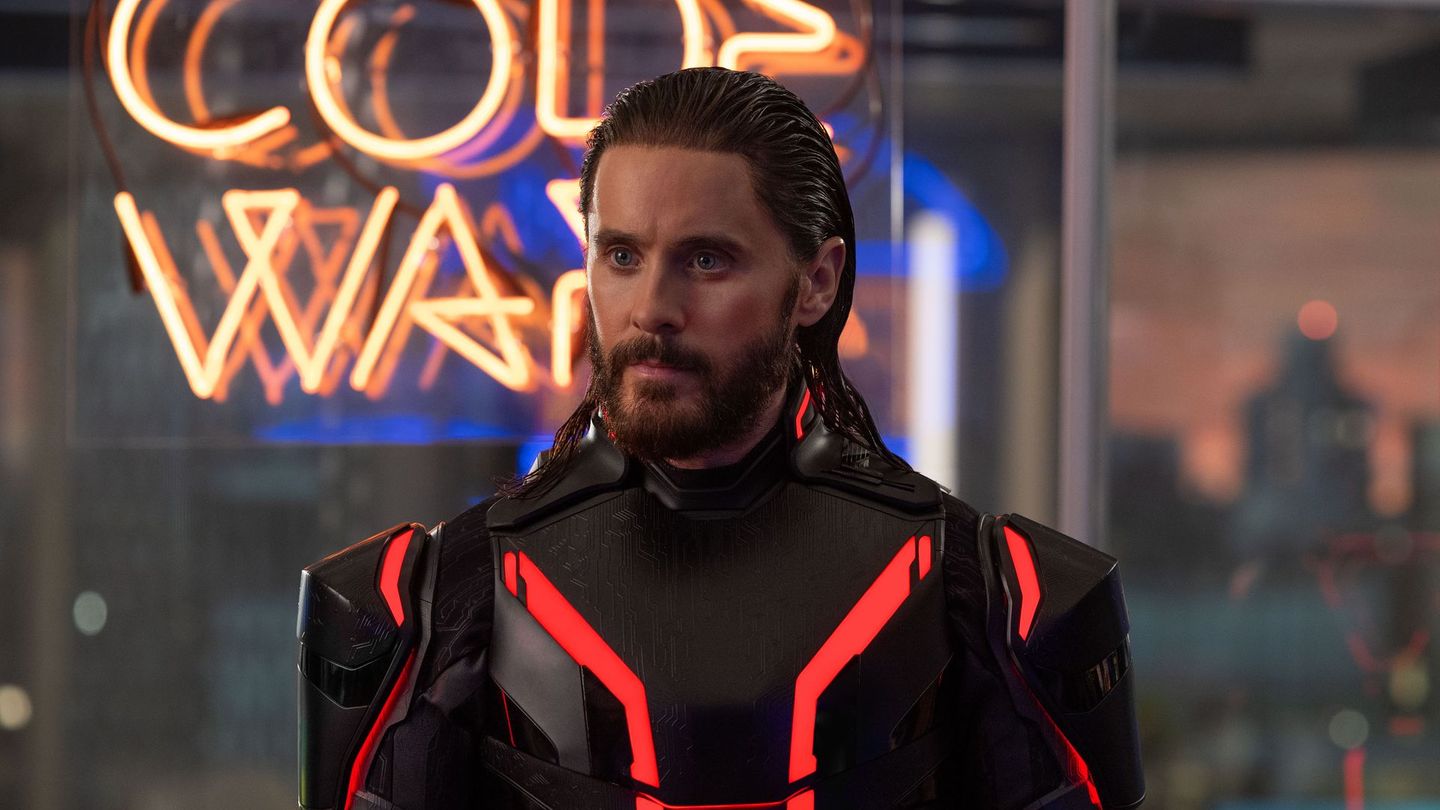 Jared Leto verkörpert in "Tron: Ares" einen scheinbar unbesiegbaren KI-Soldaten.