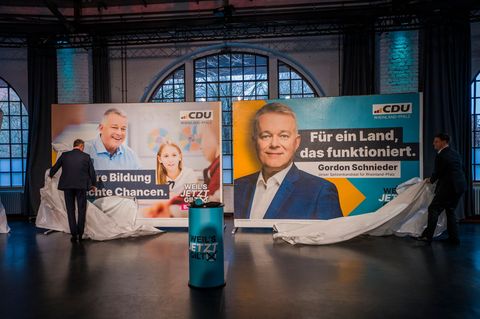 Die CDU Rheinland-Pfalz enthüllte ihre Kampagnenmotive in der Mainzer Lokhalle. Foto: Andreas Arnold/dpa