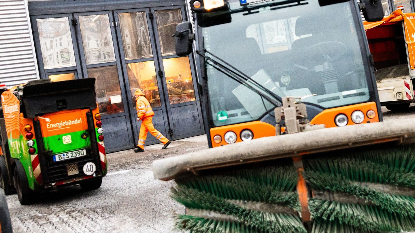 Die Winterdienste haben im Januar alle Hände voll zu tun. (Archivbild) Foto: Carsten Koall/dpa