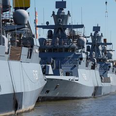 Korvetten der Deutschen Marine in Hamburger Hafen