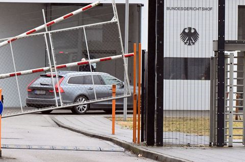 Die Karlsruher Behörde hatte die fünf Männer in und um Lübeck festnehmen lassen. Foto: Uli Deck/dpa