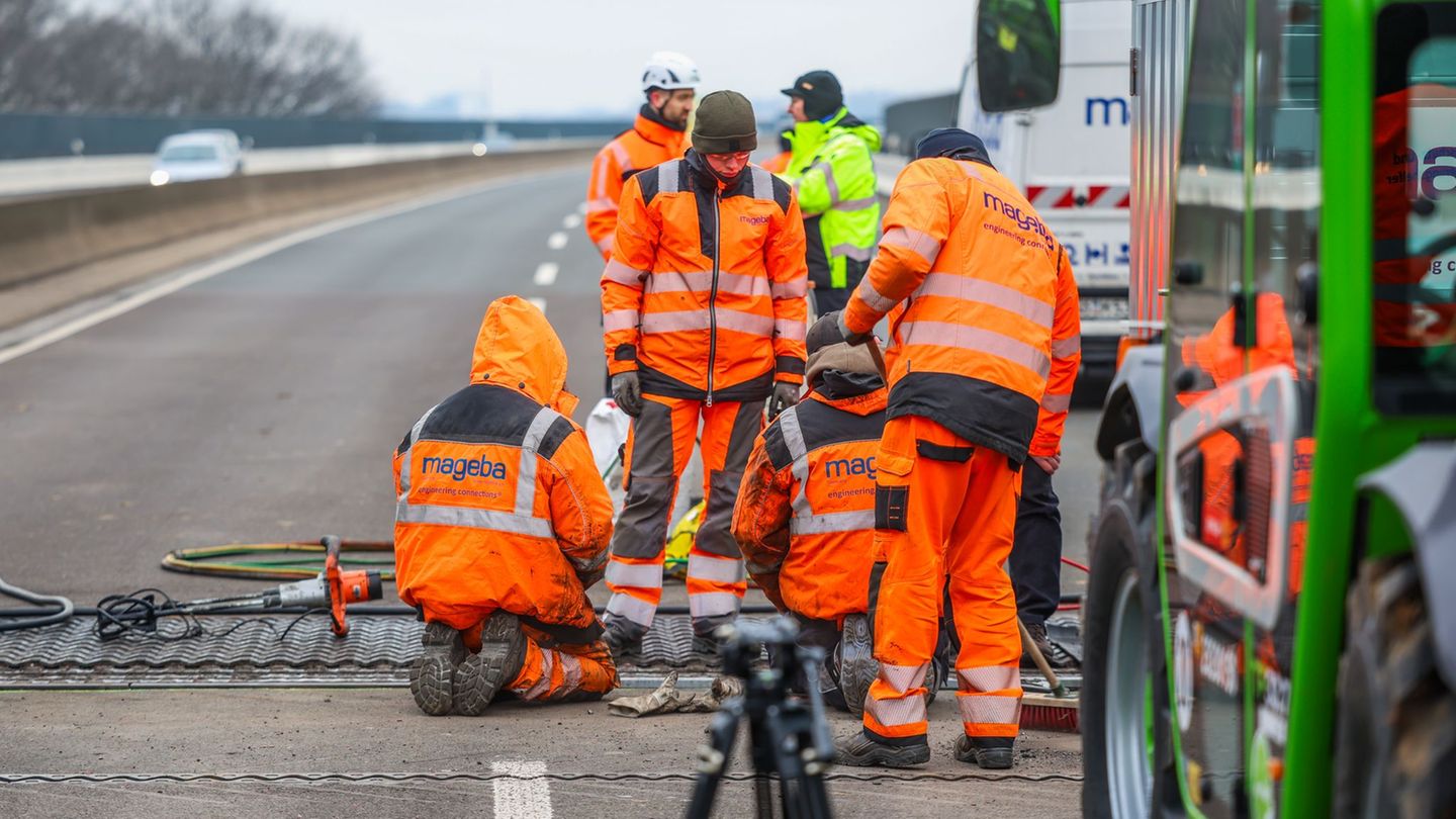 Endspurt bei den Arbeiten an der A52-Ruhrtalbrücke, die in Richtung Essen noch gesperrt ist. Foto: Christoph Reichwein/dpa