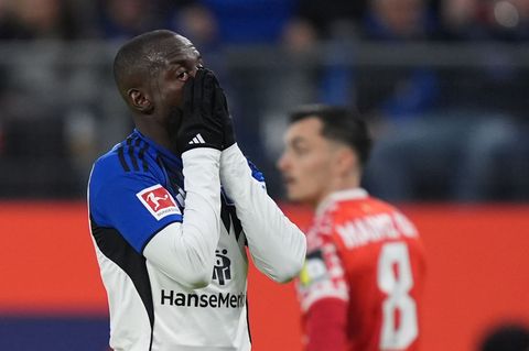 Jean-Luc Dompé vom Hamburger SV bleibt nach seiner Alkoholfahrt weiter vom Spielbetrieb suspendiert. (Archivbild) Foto: Marcus B