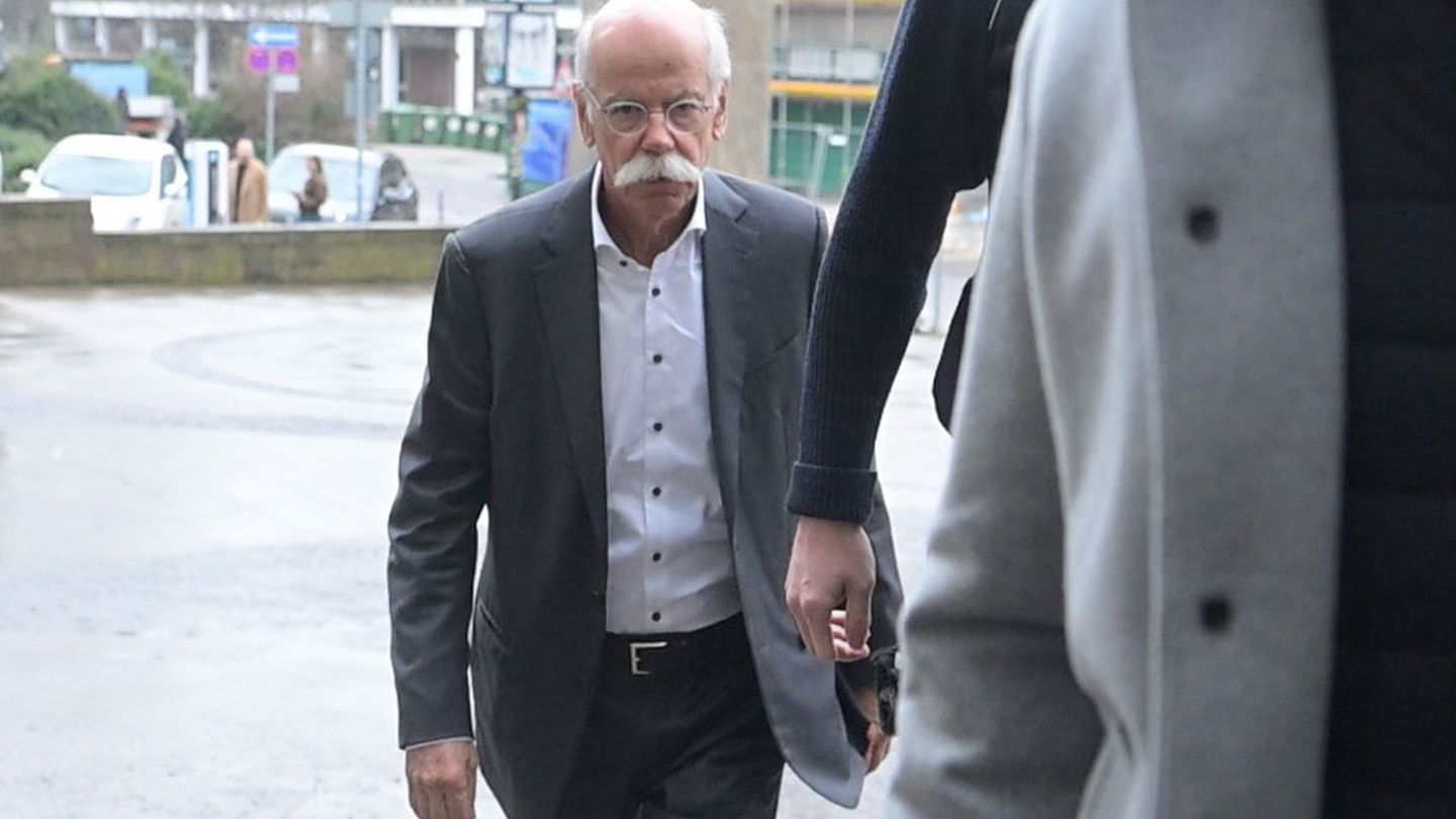 Ex-Daimler-Chef Dieter Zetsche kommt am Gerichtsgebäude in Stuttgart an. Foto: Marijan Murat/dpa