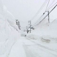 Japan versinkt unter heftigen Schneemassen