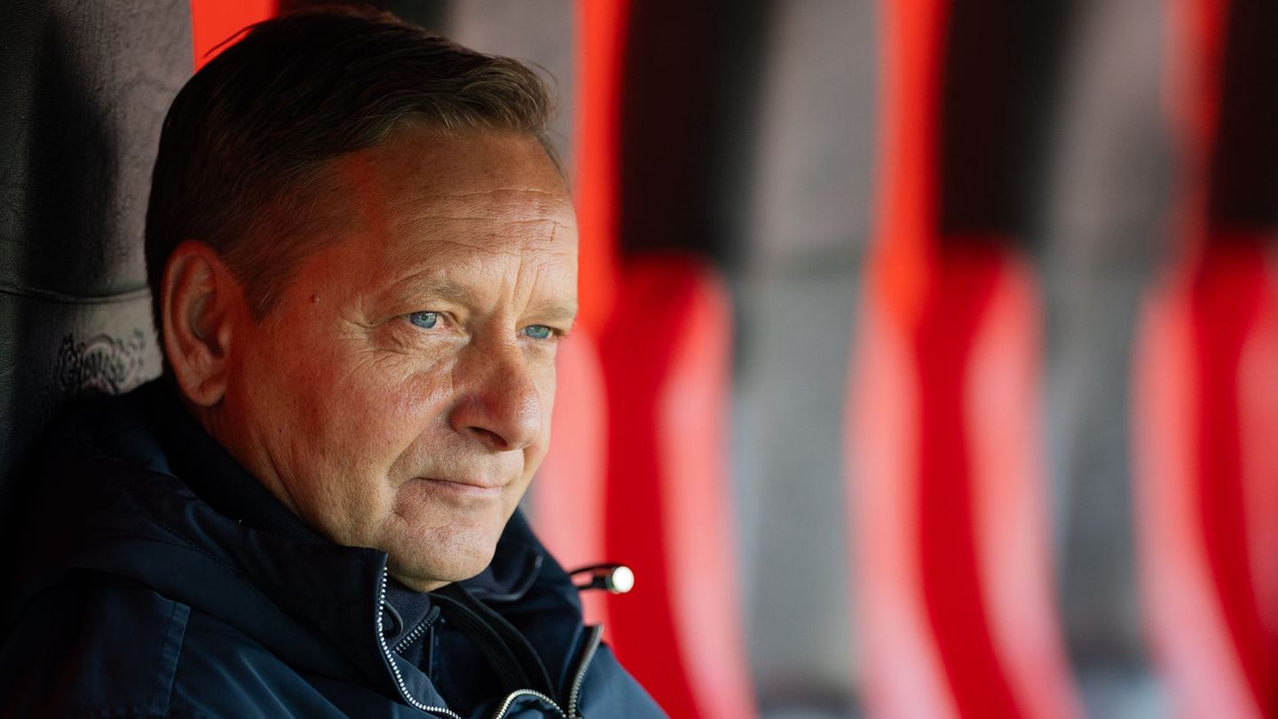 Heldt erklärt den Verbleib der Abwehrspieler. (Archivbild) Foto: Rolf Vennenbernd/dpa