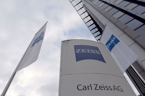 Die Frontscheibe soll Autofahrern alle nötige Informationen geben - daran arbeitet Zeiss mit Partnern. Foto: Stefan Puchner/dpa