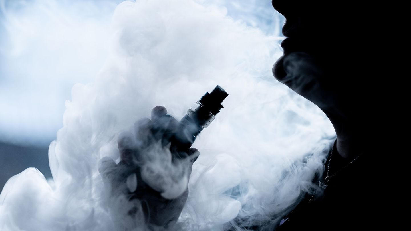 Die Flüssigkeiten können laut Polizei in E-Zigaretten konsumiert werden - und sind bei Jugendlichen beliebt. (Symbolbild) Foto: