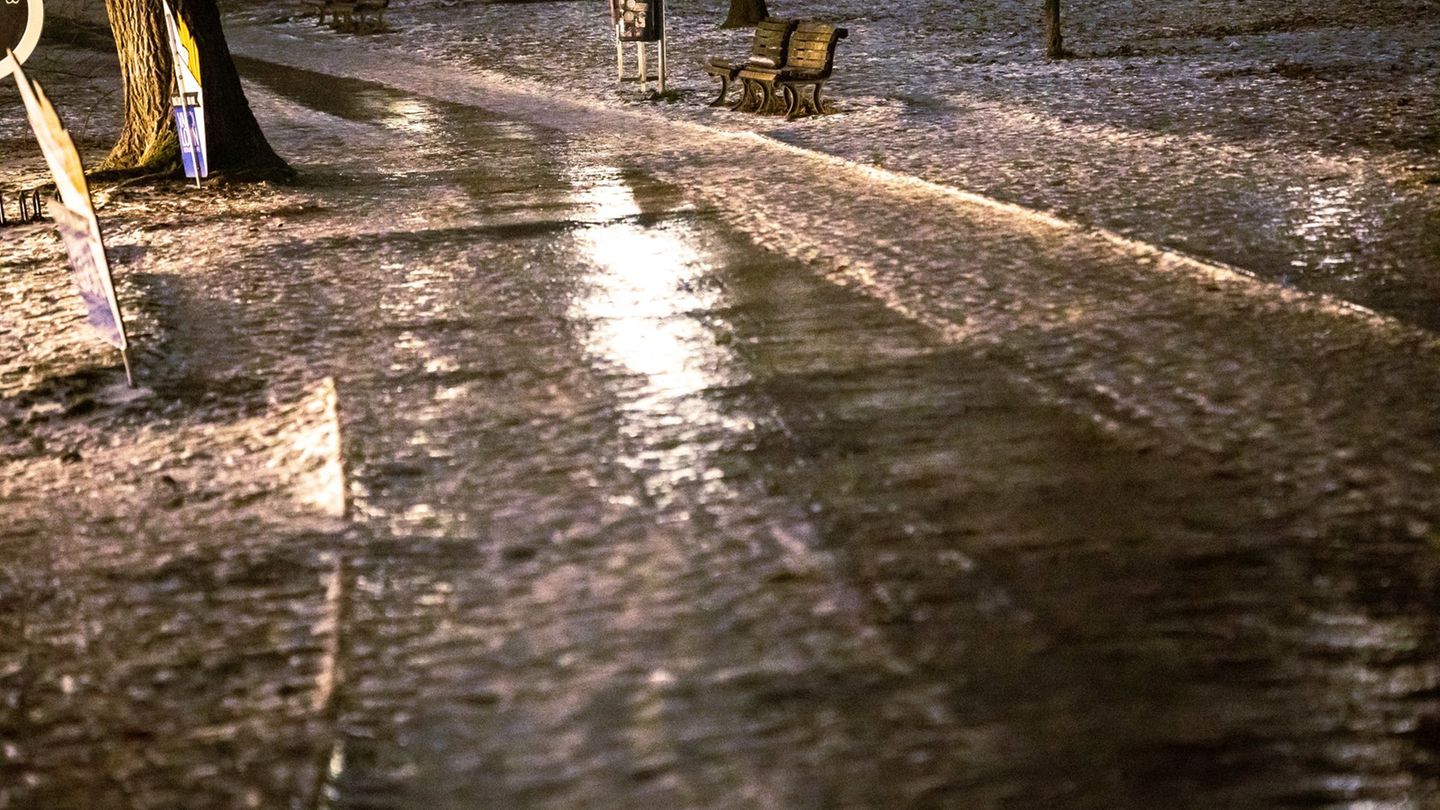 Der DWD erwartet wieder Eisregen am Donnerstag. Foto: Carsten Koall/dpa