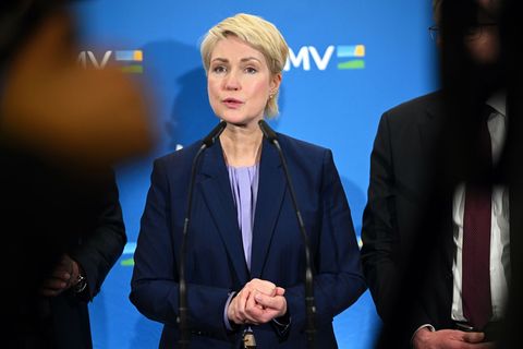 Ministerpräsidentin Manuela Schwesig unterzeichnete mit den Spitzen der Kommunen in MV eine Verwaltungsvereinbarung darüber, wie