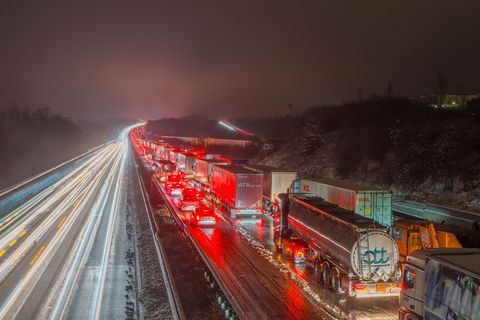 Der stundenlange Stau auf der A3 in Hessen hat sich aufgelöst. Foto: Andreas Arnold/dpa