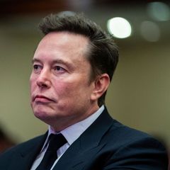 Musk soll Twitter-Aktionären gut 150 Millionen Dollar zu wenig bezahlt haben. (Archivbild) Foto: Allison Robbert/AFP Pool via AP