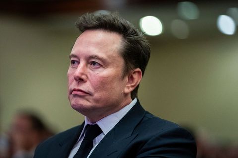 Musk soll Twitter-Aktionären gut 150 Millionen Dollar zu wenig bezahlt haben. (Archivbild) Foto: Allison Robbert/AFP Pool via AP