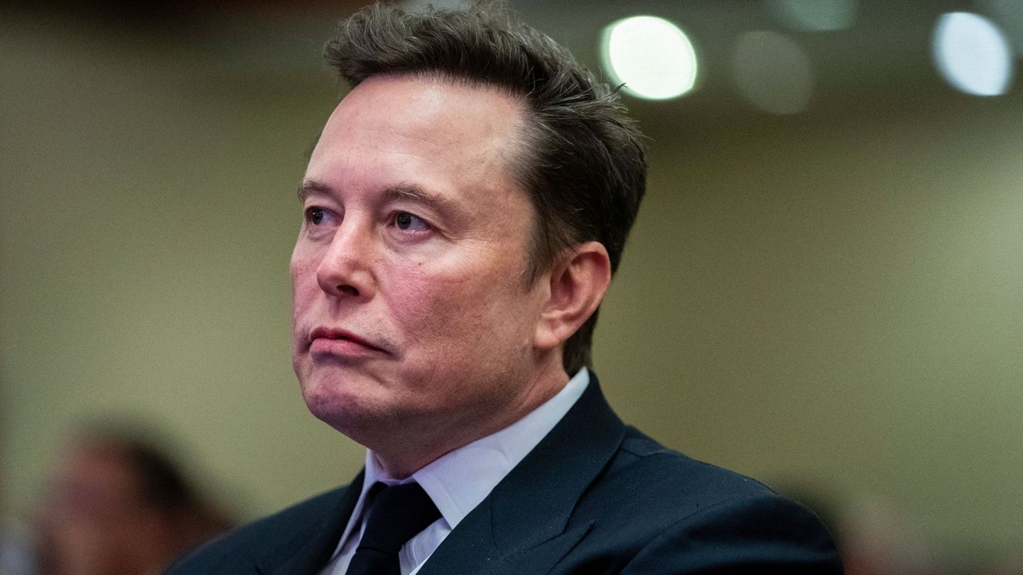Musk soll Twitter-Aktionären gut 150 Millionen Dollar zu wenig bezahlt haben. (Archivbild) Foto: Allison Robbert/AFP Pool via AP