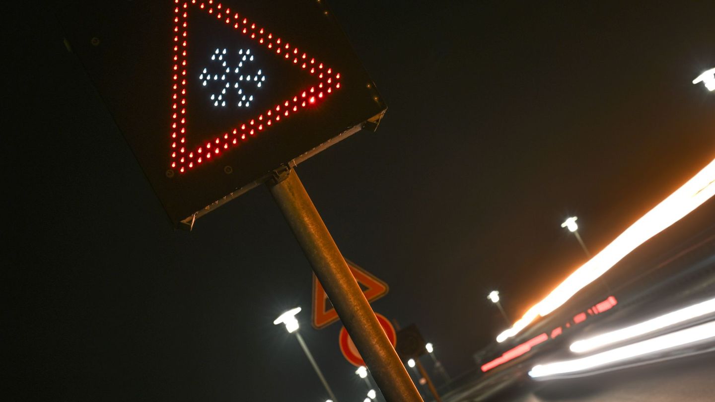 Beschäftigte der Straßenmeistereien in Niedersachsen sind am Mittwoch zu einem Warnstreik aufgerufen. (Symbolbild) Foto: Lars Pe