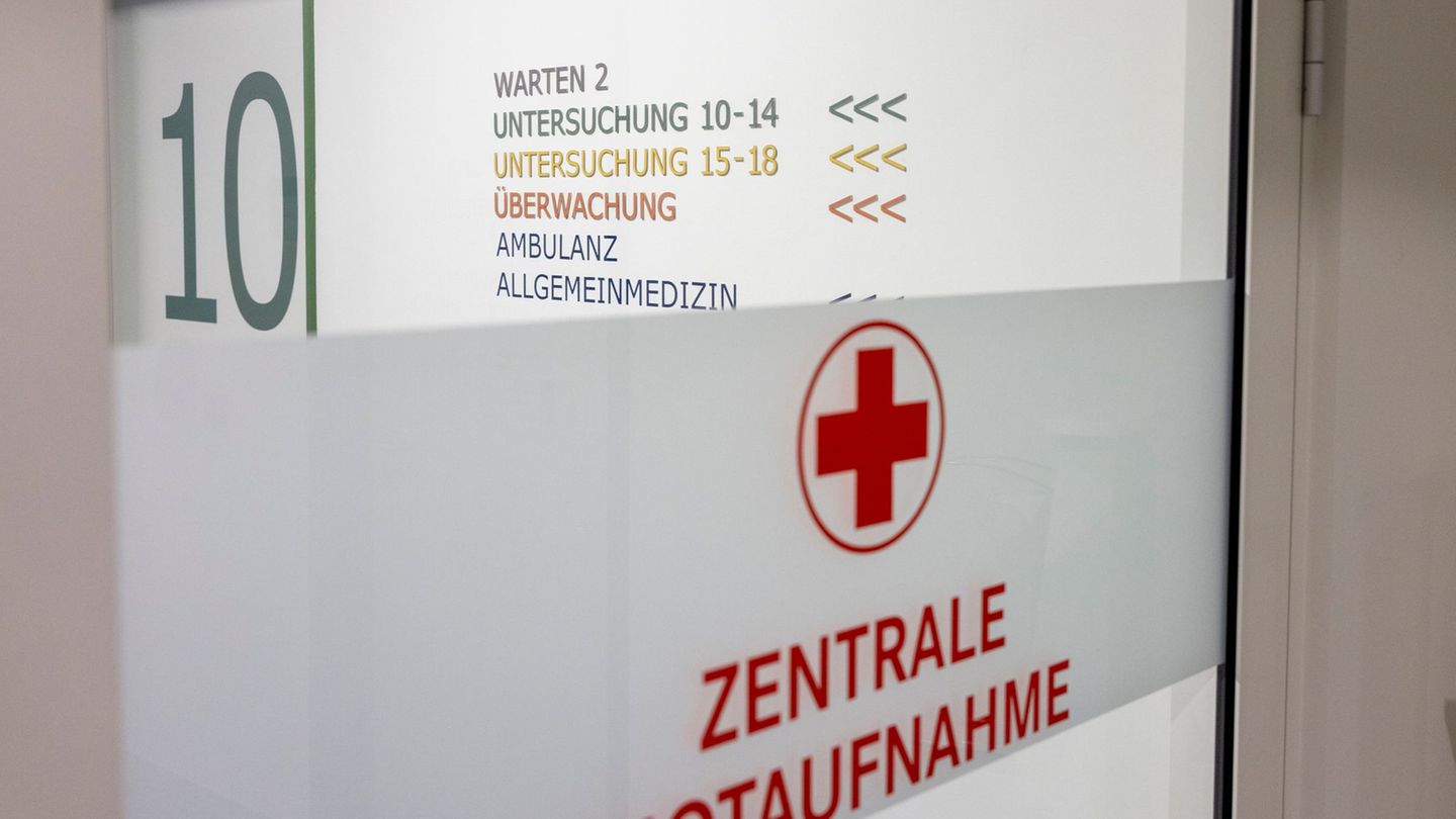 In welche Klinikstandorte fließt Geld des Landes? Darum geht es bei der Vorstellung des Krankenhausinvestitionsprogramms. (Archi