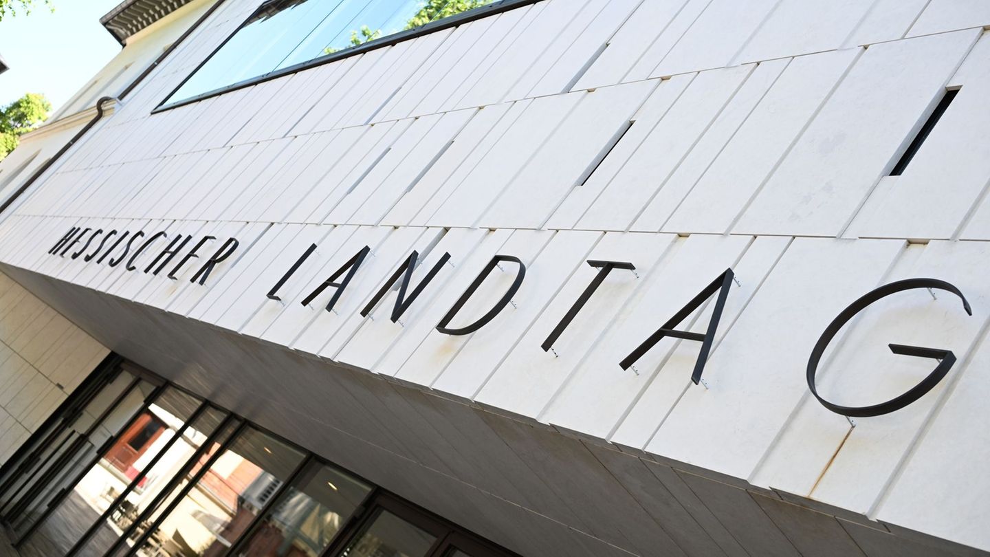 Die Plenarwoche ist von Debatten rund um den Landeshaushalt 2026 geprägt. (Archivbild) Foto: Arne Dedert/dpa