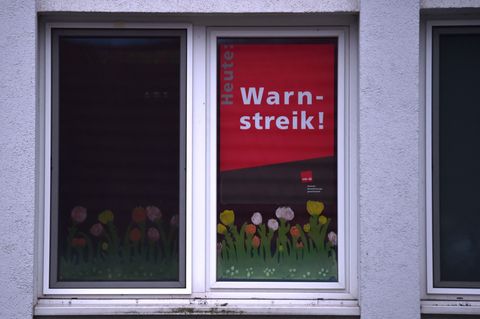 In mehreren Regionen von NRW sind Beschäftigte der Awo zu Warnstreiks aufgerufen. Betroffen sind eine Reibe von Awo-Kitas. (Arch