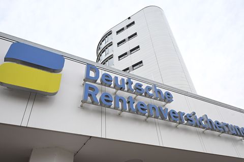 Die Deutsche Rentenversicherung betreibt - noch - zwei Reha-Kliniken in Hessen. (Archivbild) Foto: Bernd Weißbrod/dpa
