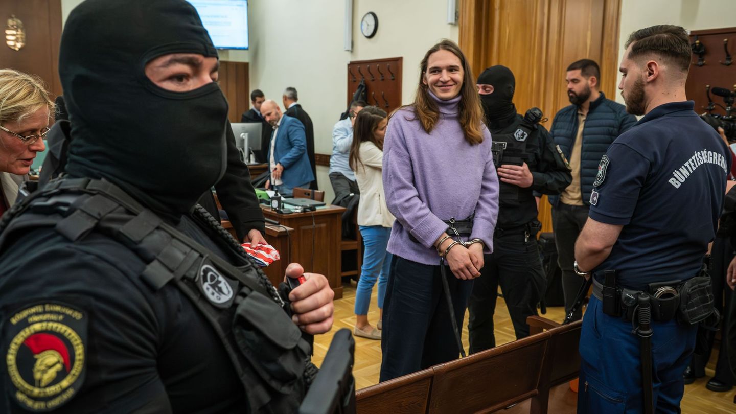 Auf die deutsche Person Maja T. aus der linken Szene wartet am Mittwoch das Urteil wegen mutmaßlicher Beteiligung an Gewaltakten