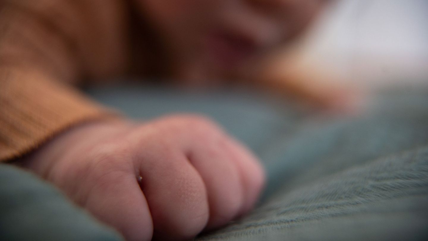 In fast allen Bezirken kamen etwas mehr Jungen als Mädchen zur Welt. (Symbolbild) Foto: Sebastian Gollnow/dpa