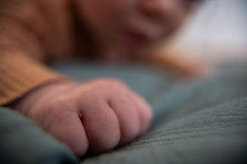 In fast allen Bezirken kamen etwas mehr Jungen als Mädchen zur Welt. (Symbolbild) Foto: Sebastian Gollnow/dpa